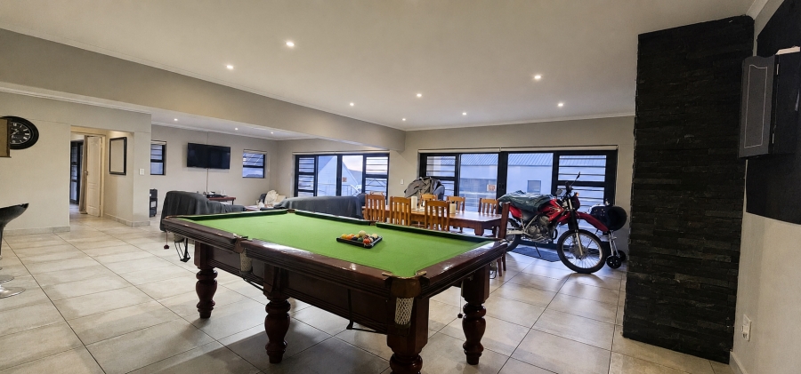 8 Bedroom Property for Sale in Myburgh Park Western Cape